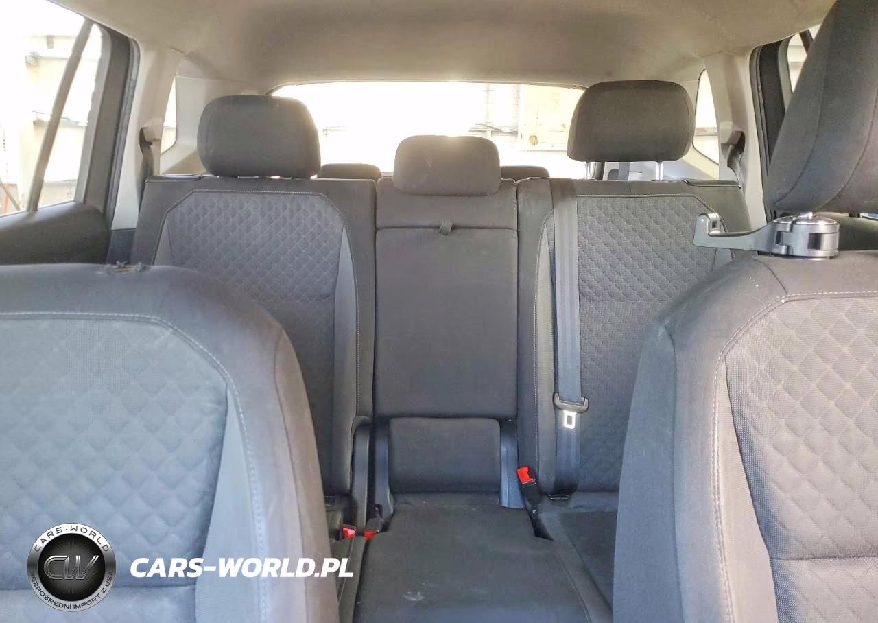 2018 Volkswagen Tiguan S VIN:3VV1B7AX0JM118925 - 10