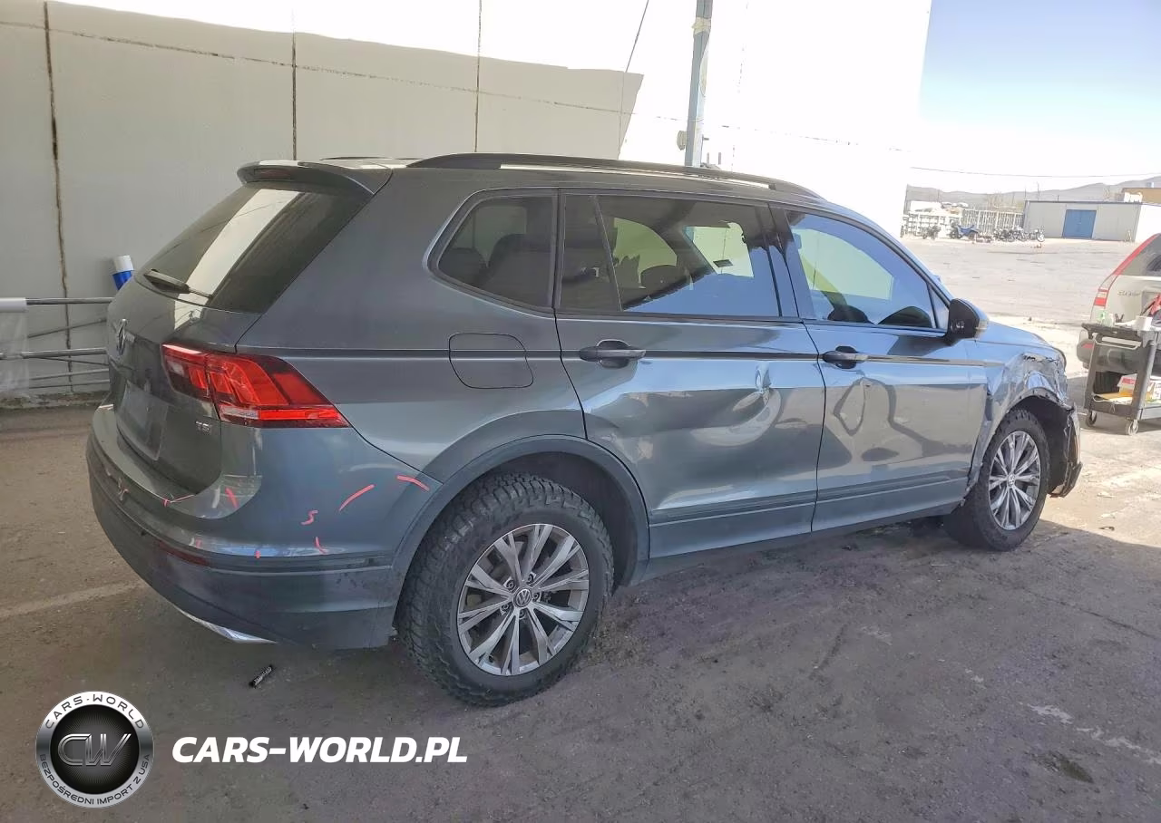 2018 Volkswagen Tiguan S VIN:3VV1B7AX0JM118925 - 3