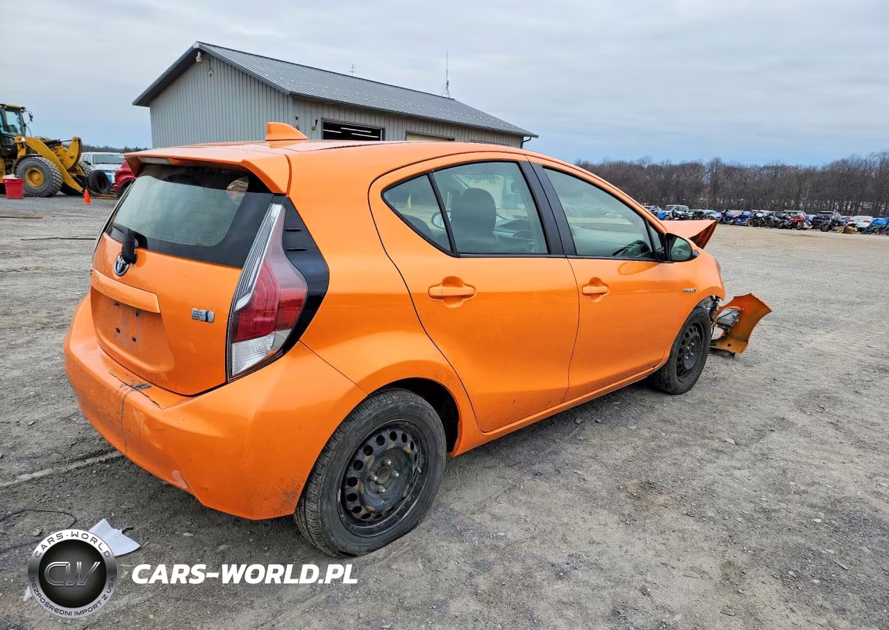2015 Toyota Prius C Two VIN:JTDKDTB35F1090125 - 3