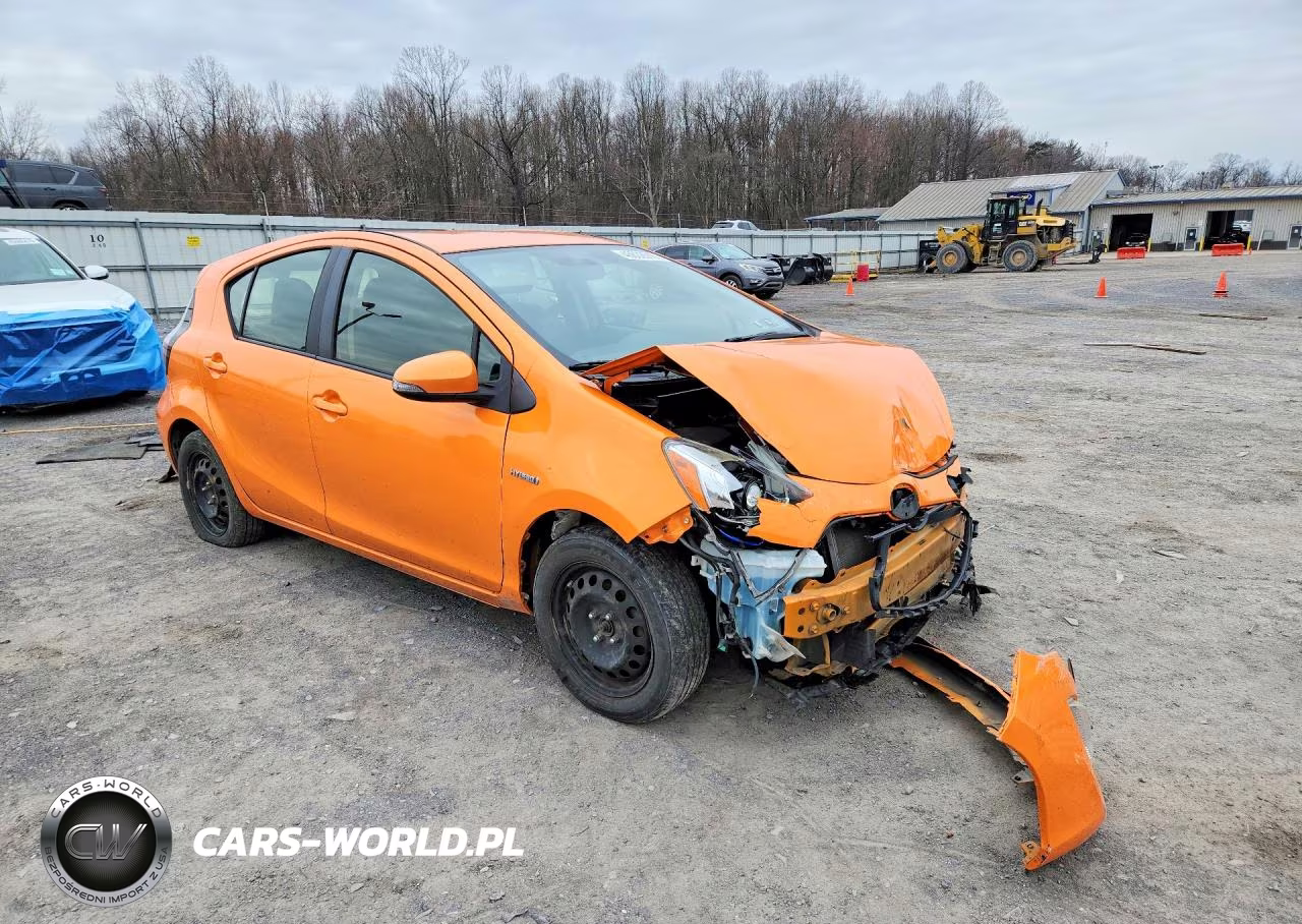 2015 Toyota Prius C Two VIN:JTDKDTB35F1090125 - 4