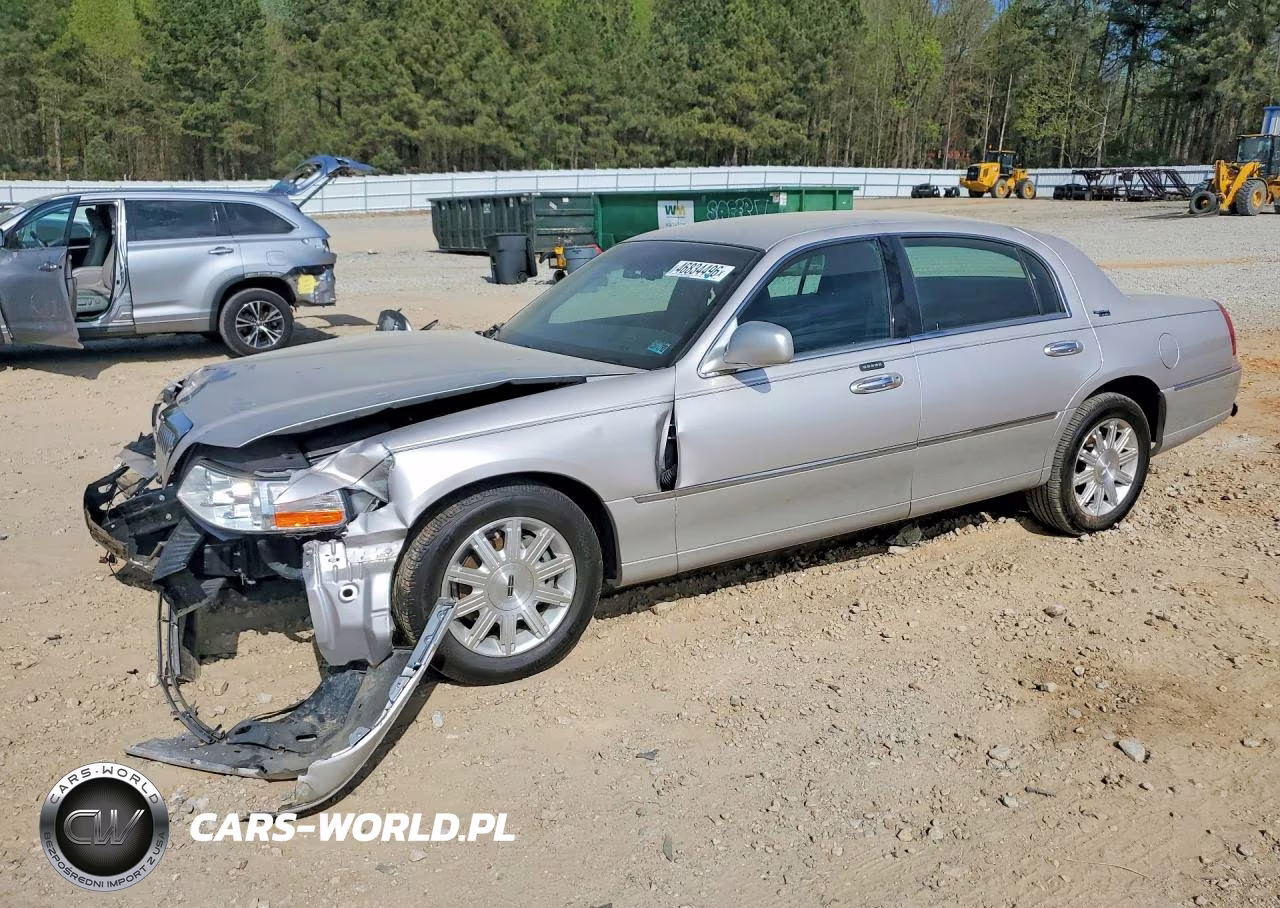 2011 Lincoln Town Car Signature Limited