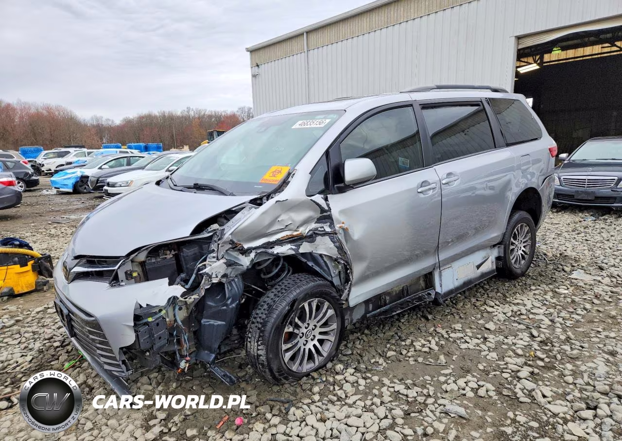 2018 Toyota Sienna Xle 8-Passenger – zdjęcie 1 z 13