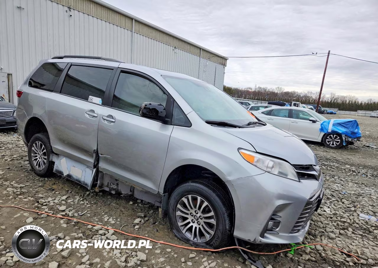 2018 Toyota Sienna Xle 8-Passenger VIN:5TDYZ3DC1JS910401 - 4