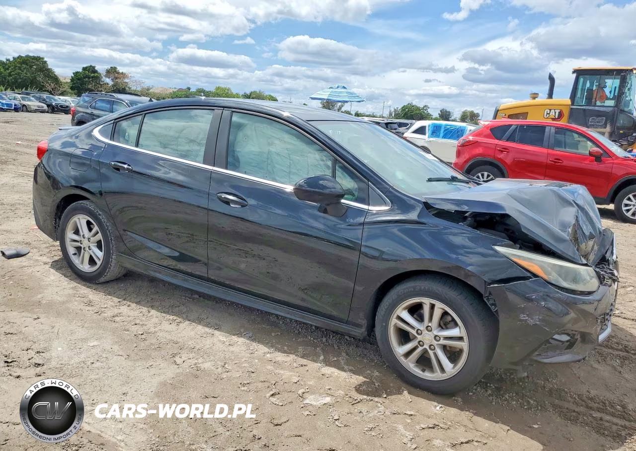 2017 Chevrolet Cruze Lt VIN:1G1BE5SM9H7181375 - 4