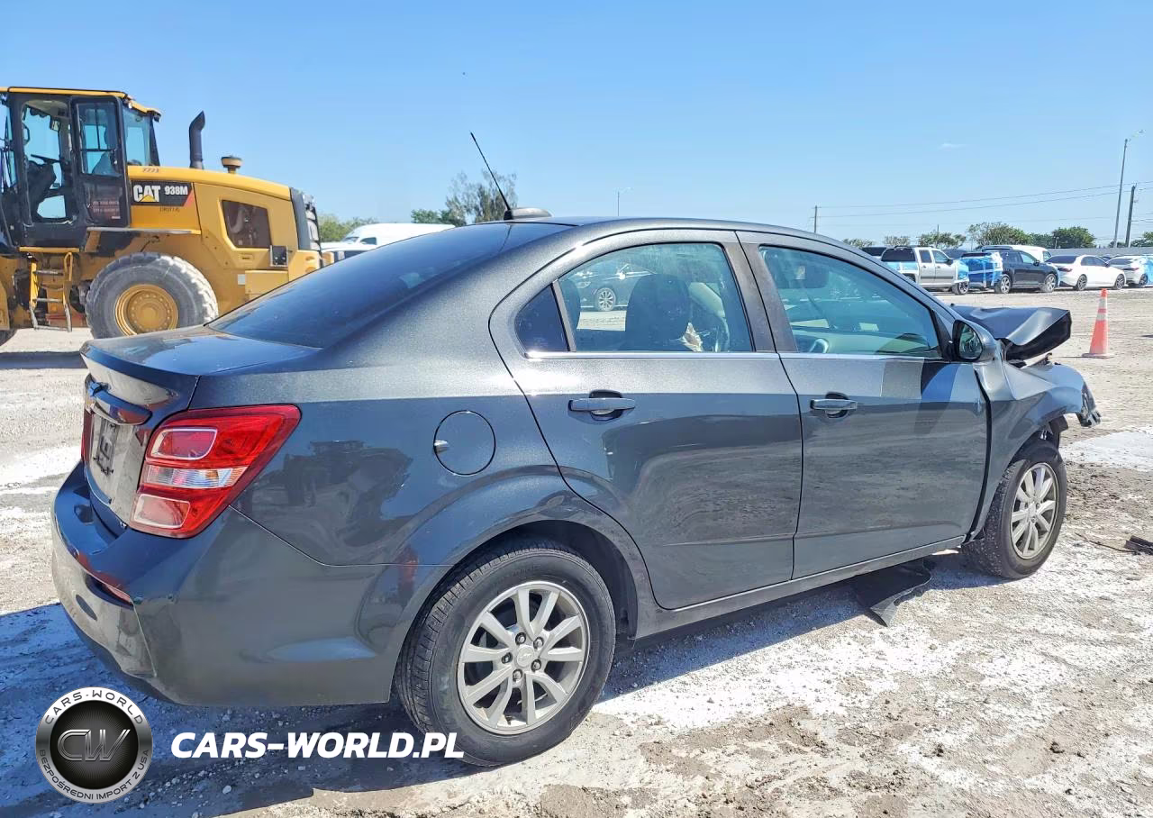 2019 Chevrolet Sonic Lt VIN:1G1JD5SB0K4146259 - 3