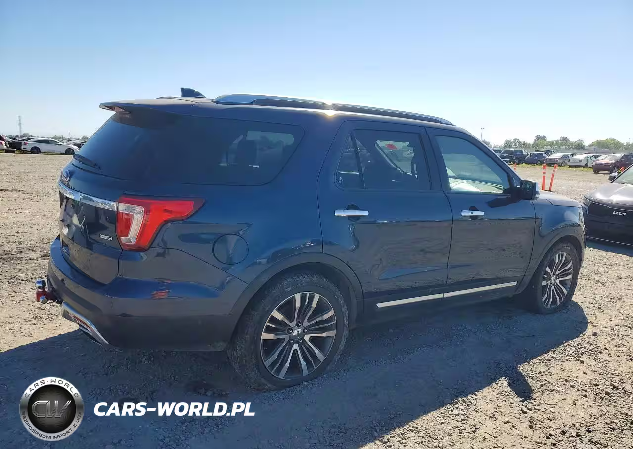 2017 Ford Explorer Platinum VIN:1FM5K8HT7HGE39062 - 3