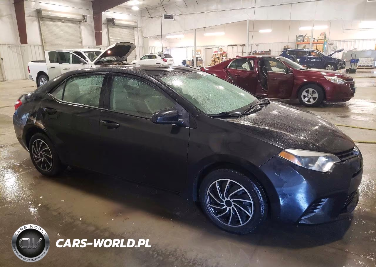 2015 Toyota Corolla Le VIN:5YFBURHE2FP330853 - 4