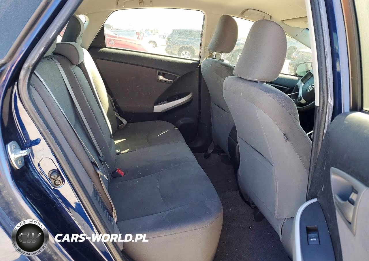 2013 Toyota Prius Two VIN:JTDKN3DU5D1644442 - 10