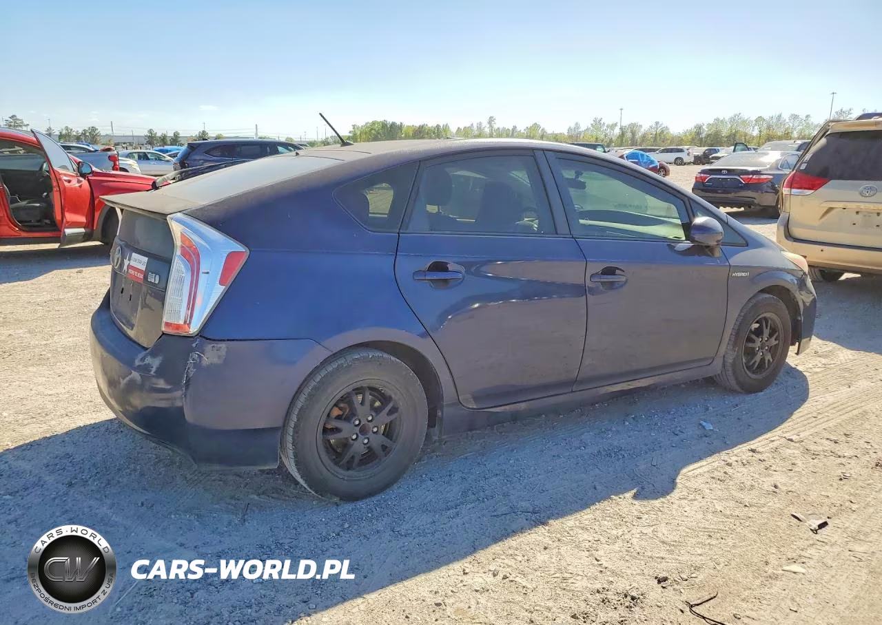 2013 Toyota Prius Two VIN:JTDKN3DU5D1644442 - 3