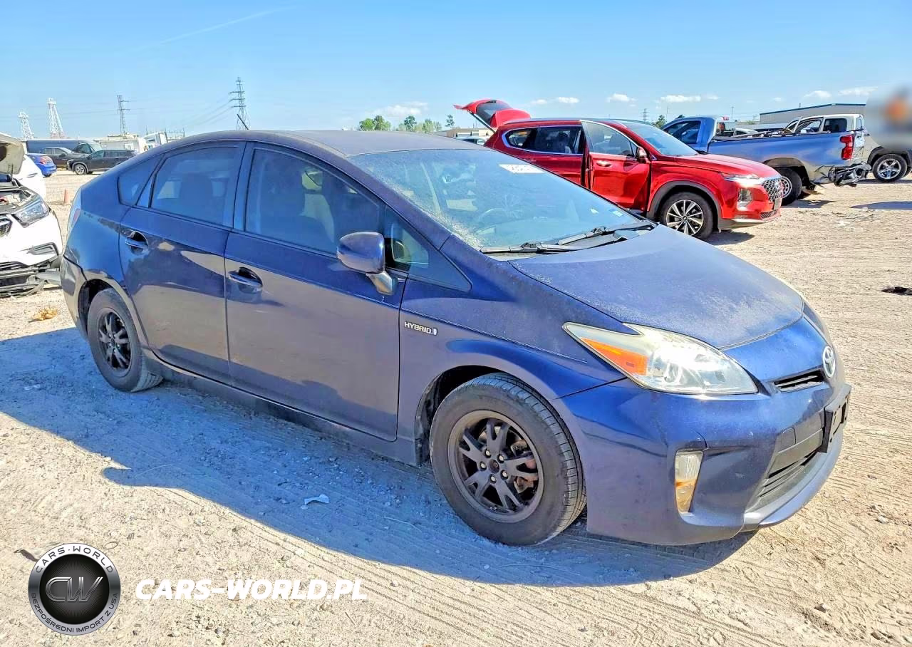 2013 Toyota Prius Two VIN:JTDKN3DU5D1644442 - 4