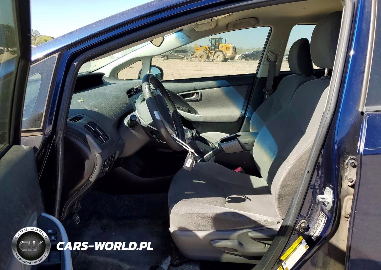2013 Toyota Prius Two VIN:JTDKN3DU5D1644442 - 7