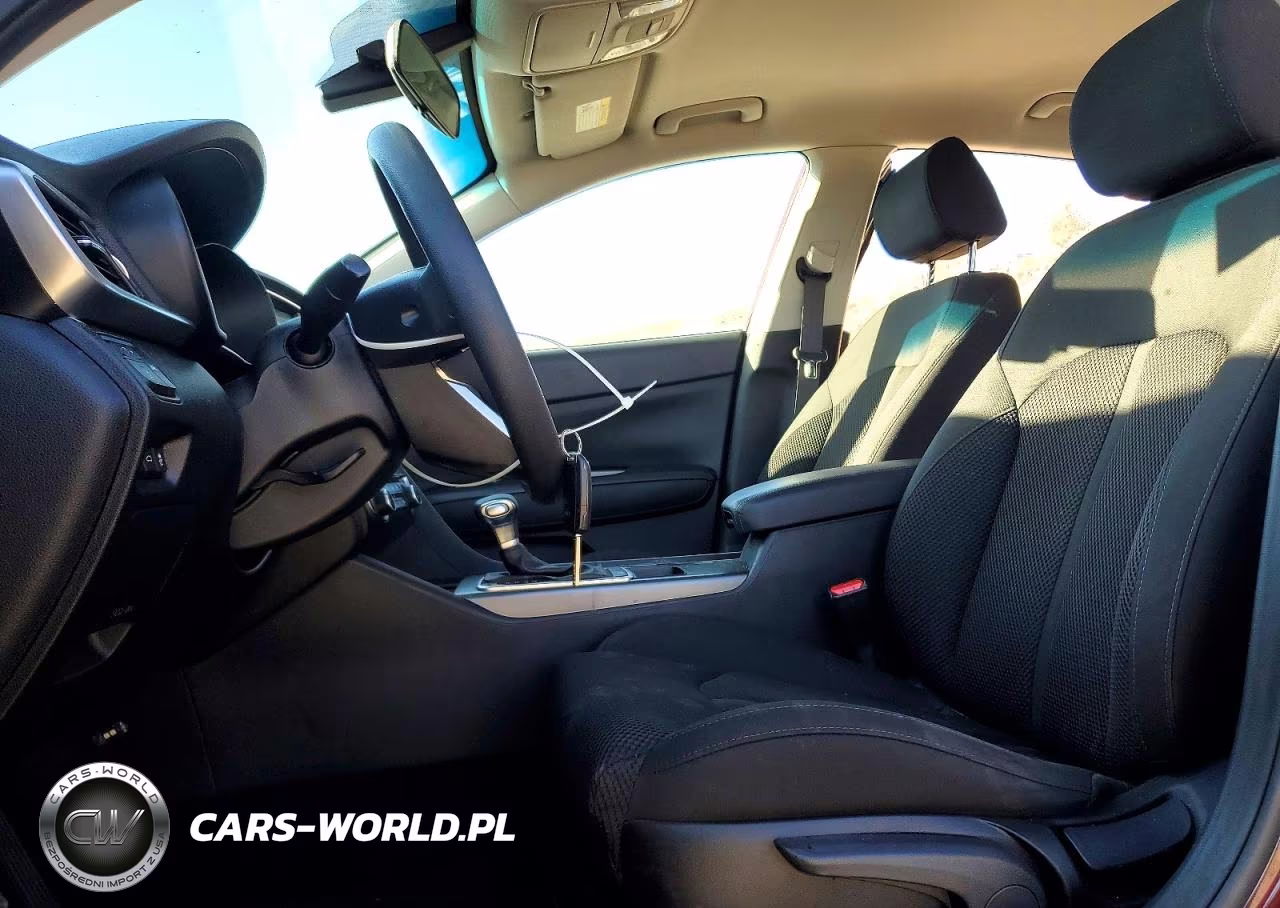 2019 Kia Optima VIN:5XXGT4L32KG325561 - 7