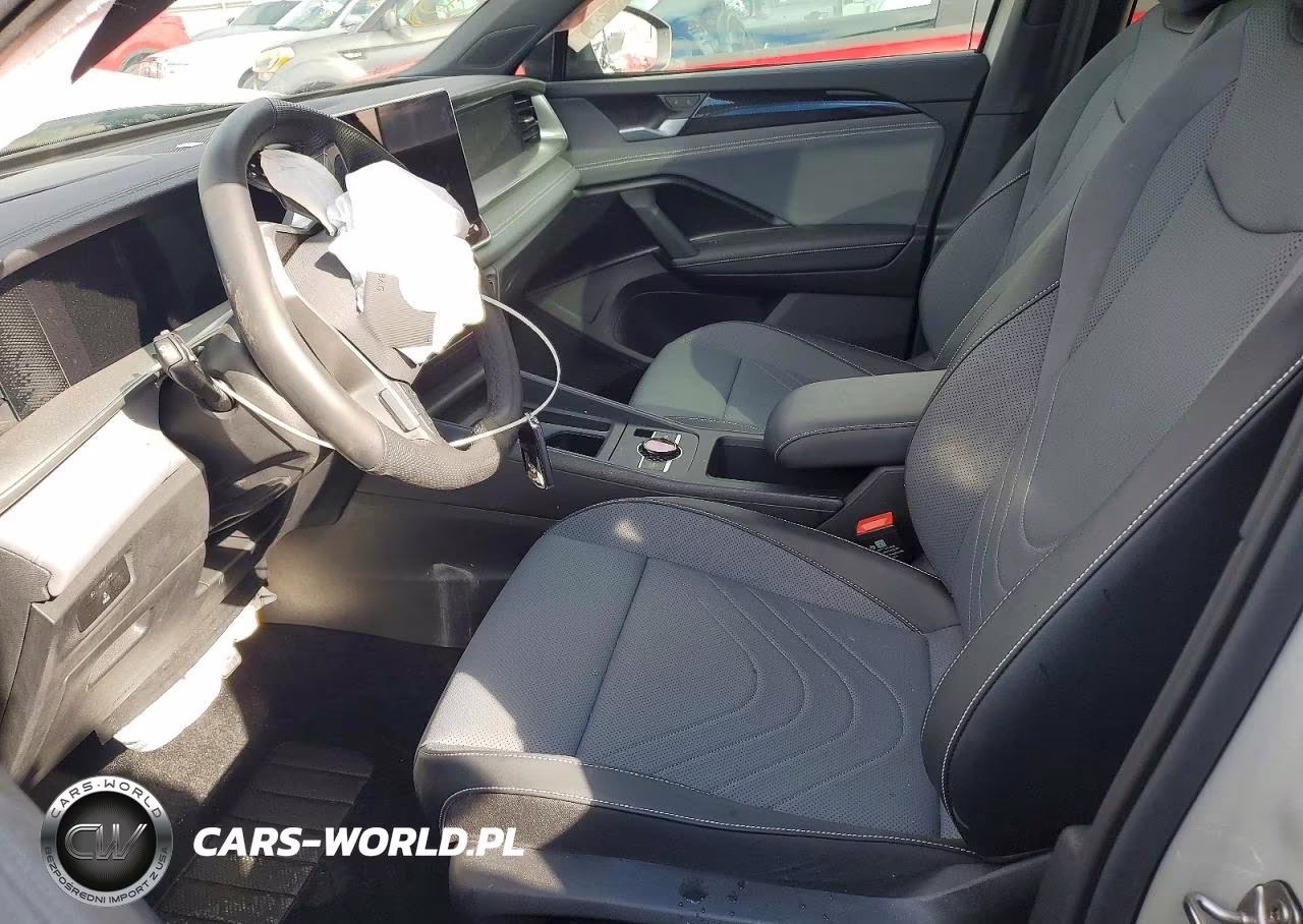 2025 Volkswagen Tiguan Se R-Line Black VIN:3VVGR7RM3SM020098 - 7