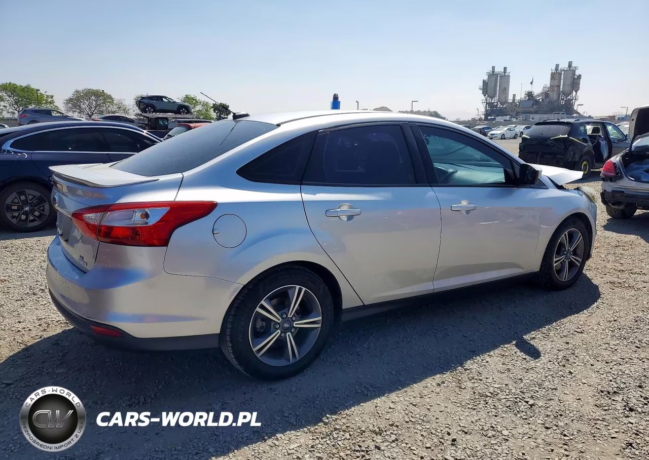 2014 Ford Focus Se VIN:1FADP3F22EL143812 - 3
