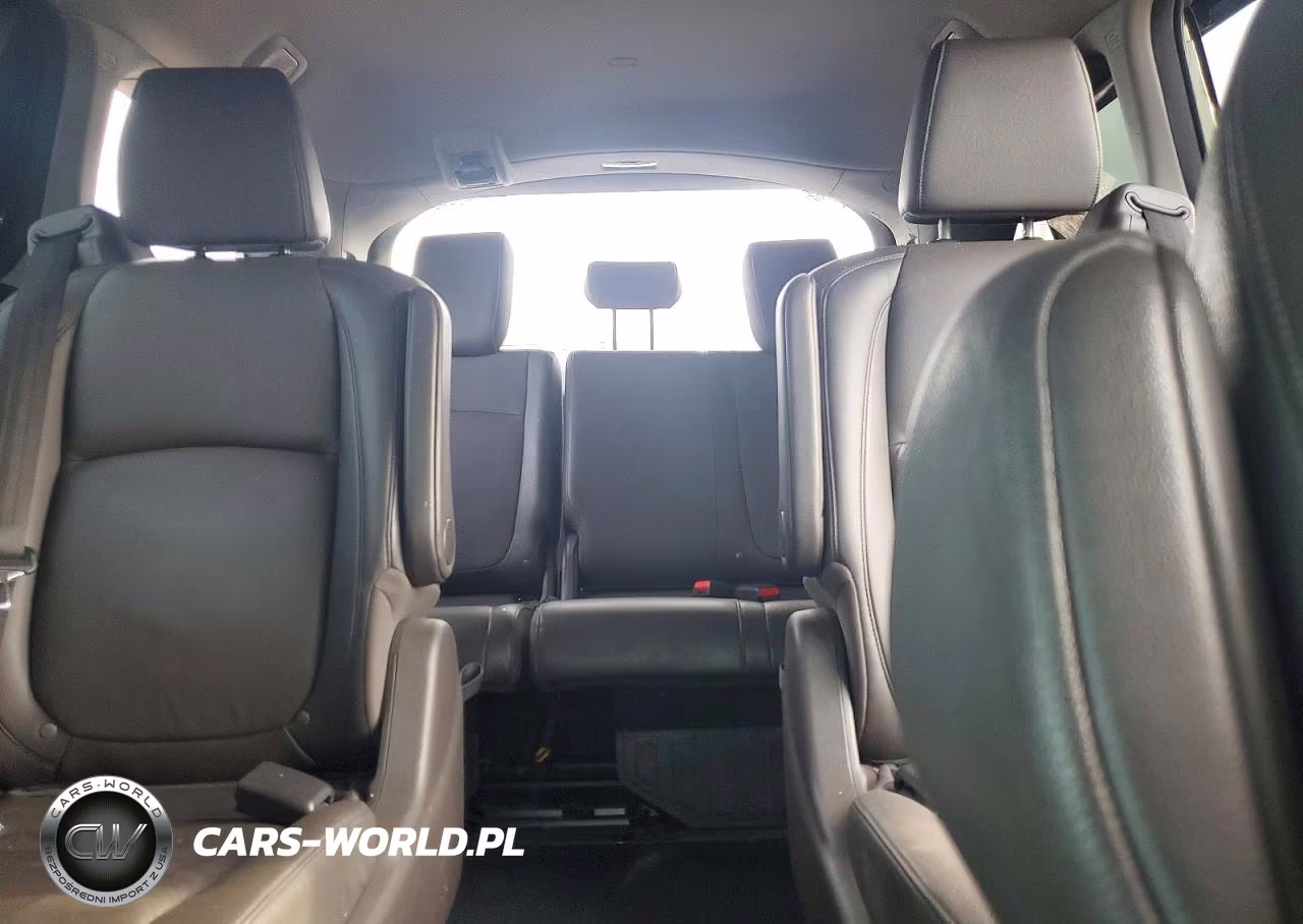 2018 Honda Odyssey Touring VIN:5FNRL6H82JB043656 - 10