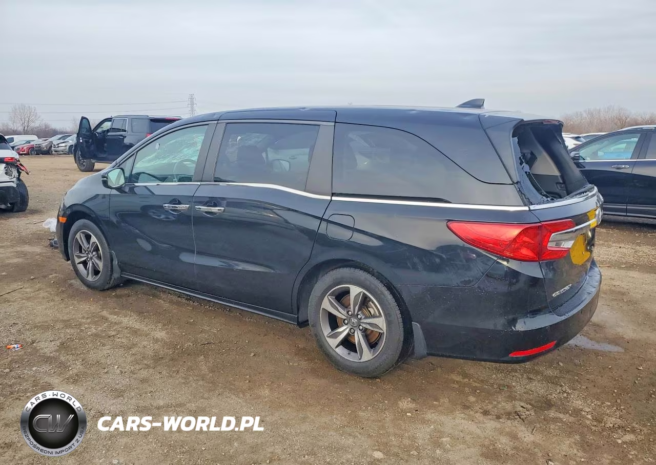 2018 Honda Odyssey Touring VIN:5FNRL6H82JB043656 - 2