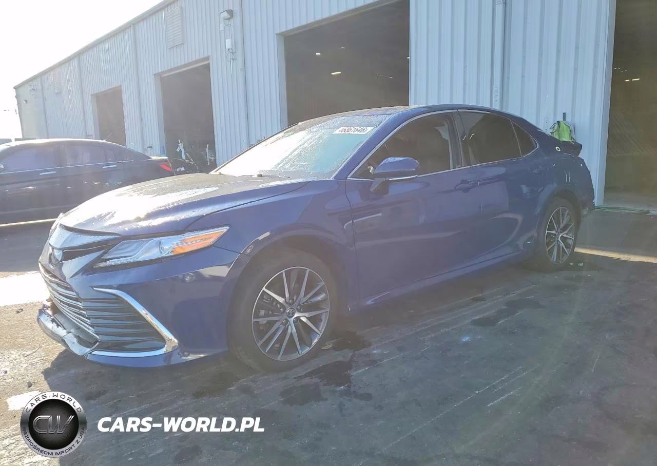 2023 Toyota Camry Hybrid Xle