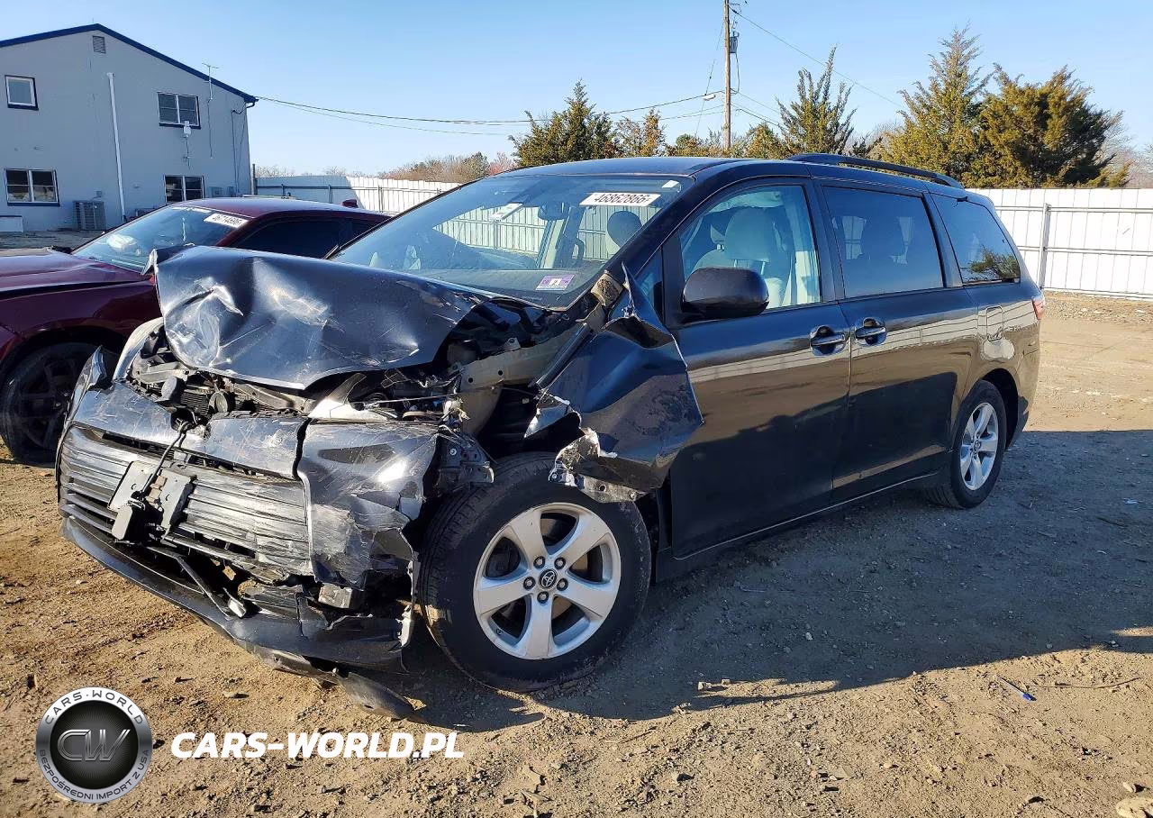 2018 Toyota Sienna Le 8-Passenger – zdjęcie 1 z 13