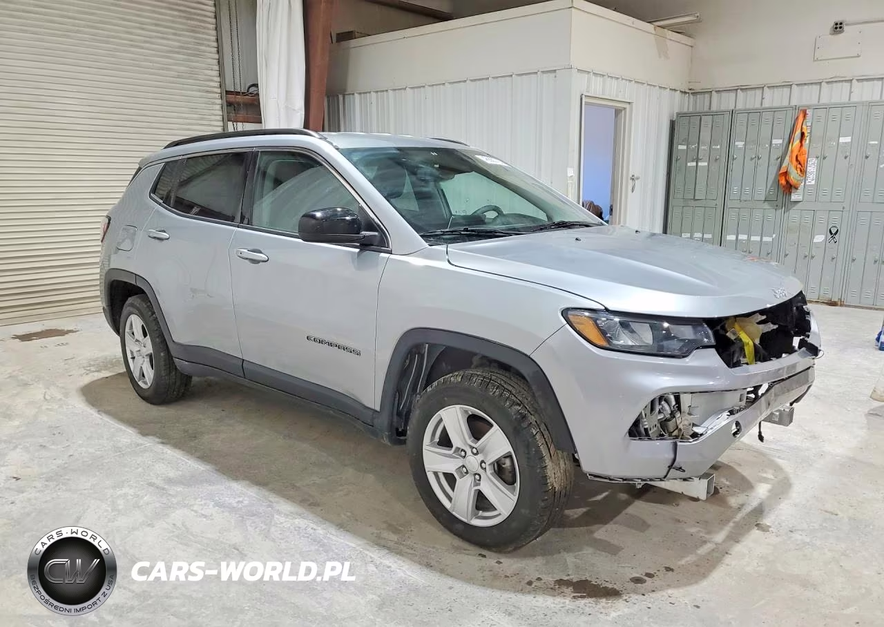 2022 Jeep Compass Latitude VIN:3C4NJDBB4NT181798 - 4