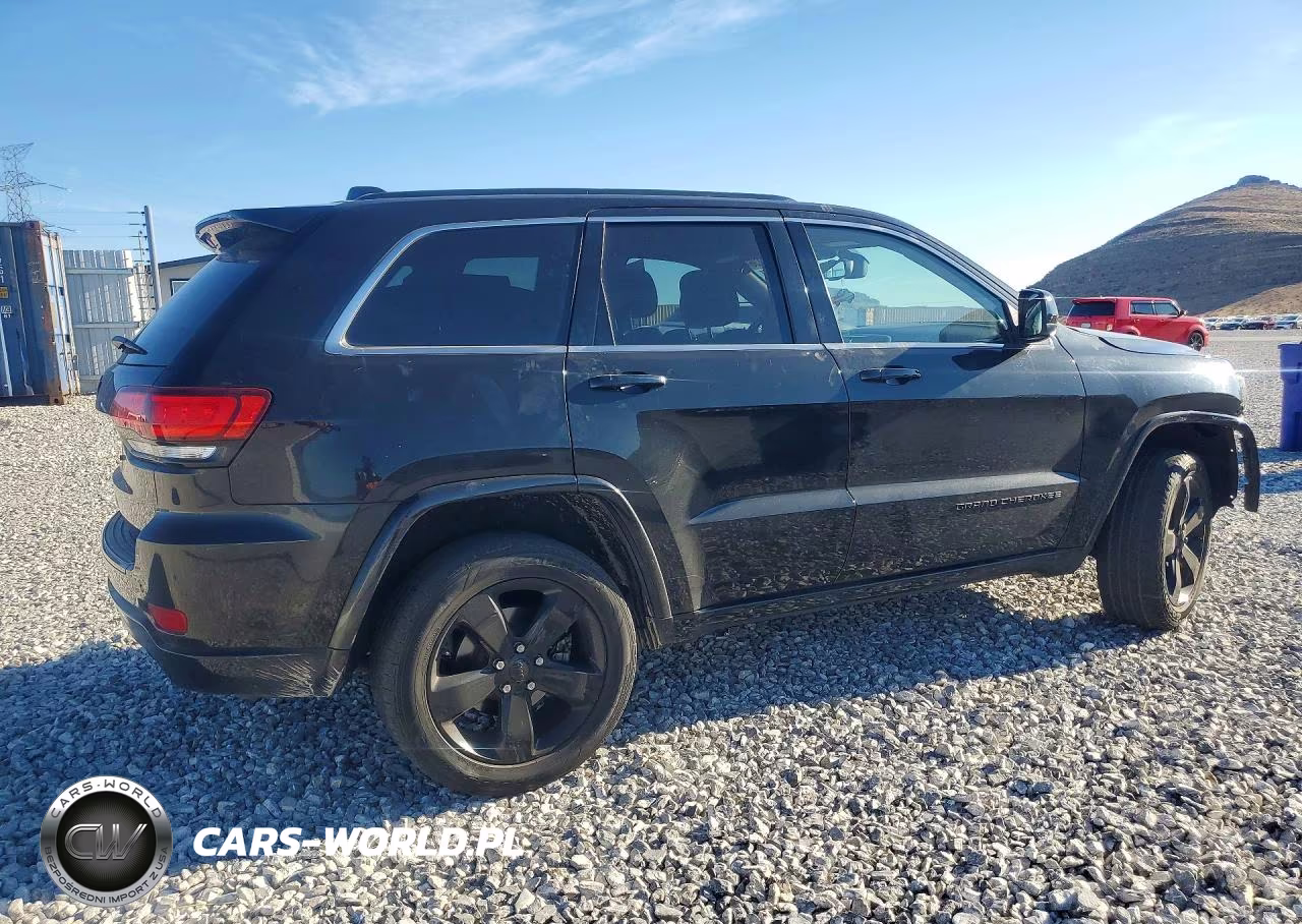2015 Jeep Grand Cherokee Laredo VIN:1C4RJFAG9FC130725 - 3