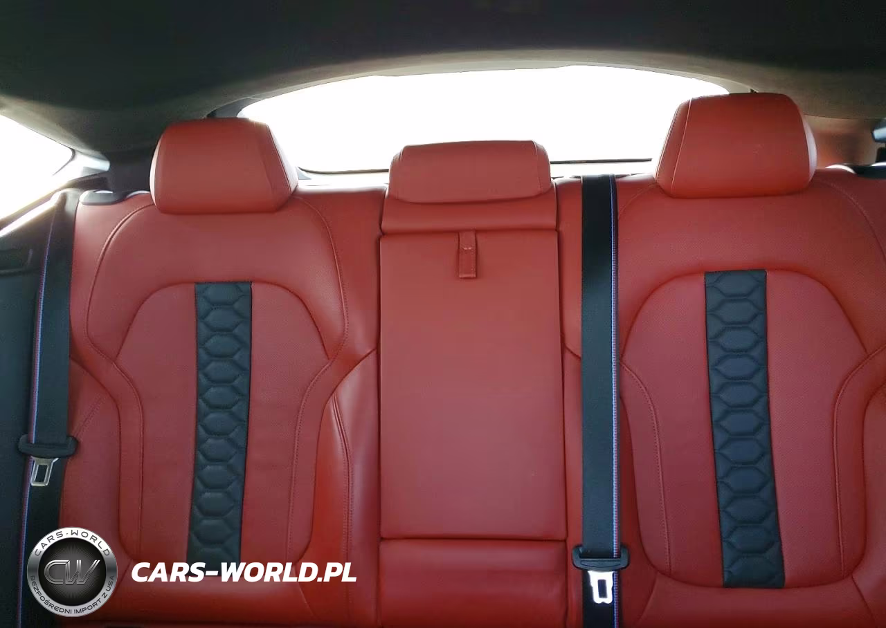 2022 BMW X6 M VIN:5YMCY0C02N9J90203 - 10