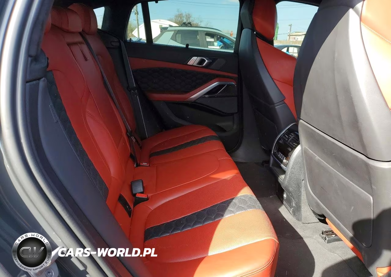 2022 BMW X6 M VIN:5YMCY0C02N9J90203 - 11