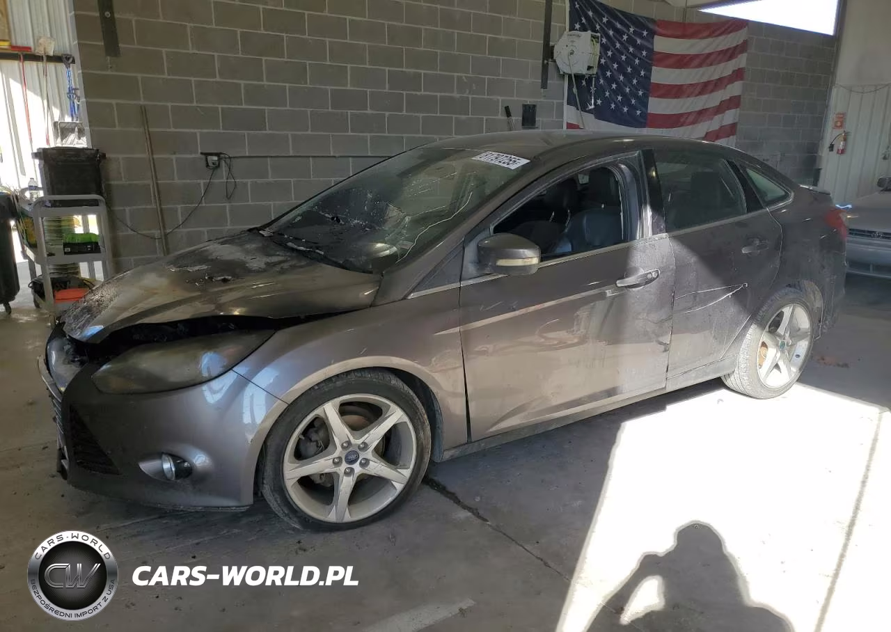2012 Ford Focus Titanium VIN:1FAHP3J2XCL157933 - 1