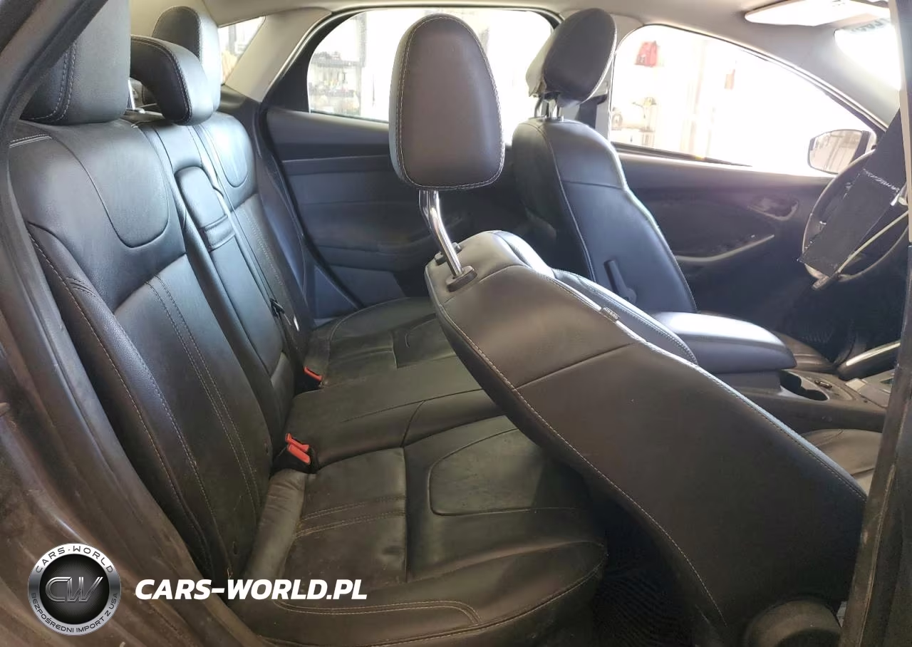 2012 Ford Focus Titanium VIN:1FAHP3J2XCL157933 - 10