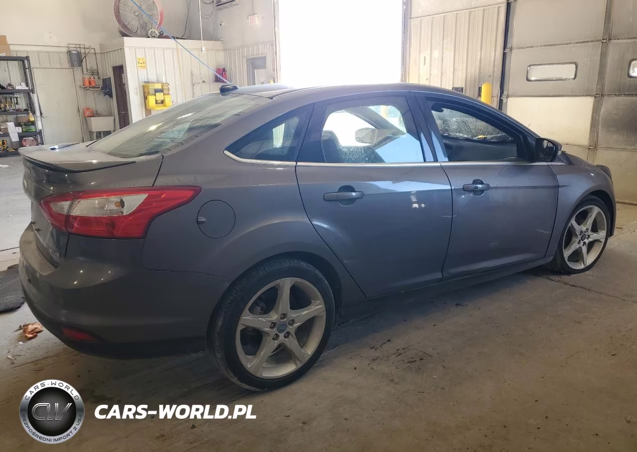 2012 Ford Focus Titanium VIN:1FAHP3J2XCL157933 - 3