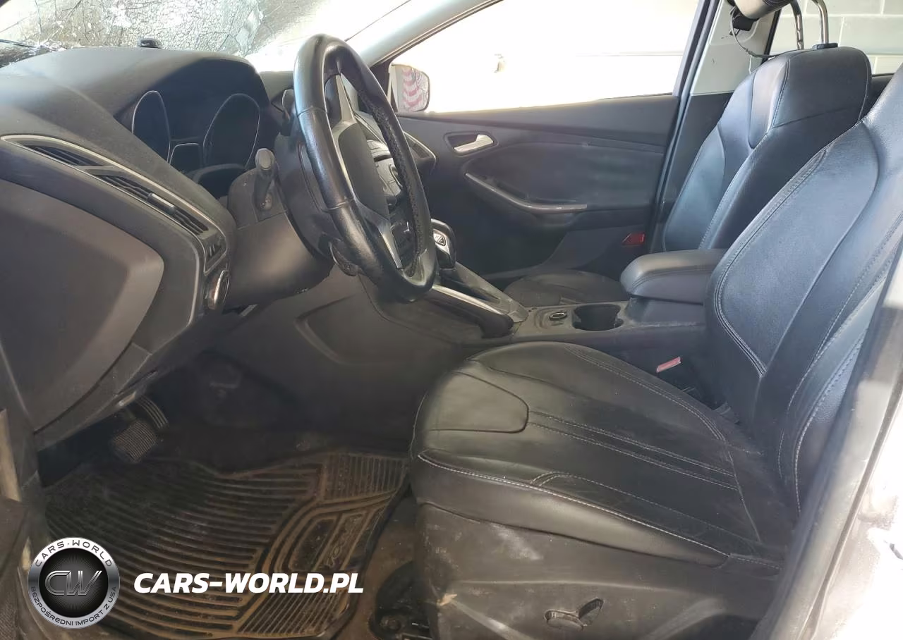2012 Ford Focus Titanium VIN:1FAHP3J2XCL157933 - 7