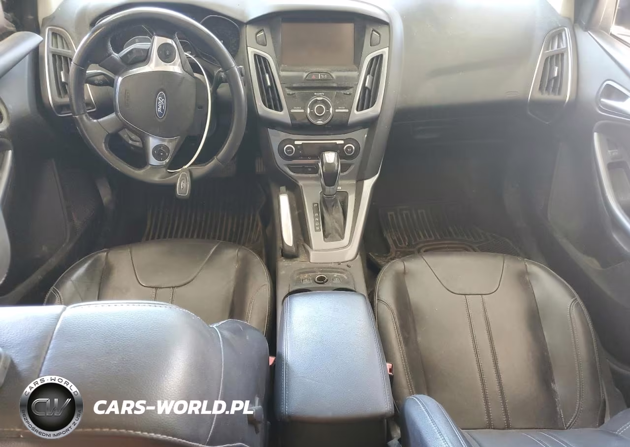 2012 Ford Focus Titanium VIN:1FAHP3J2XCL157933 - 8
