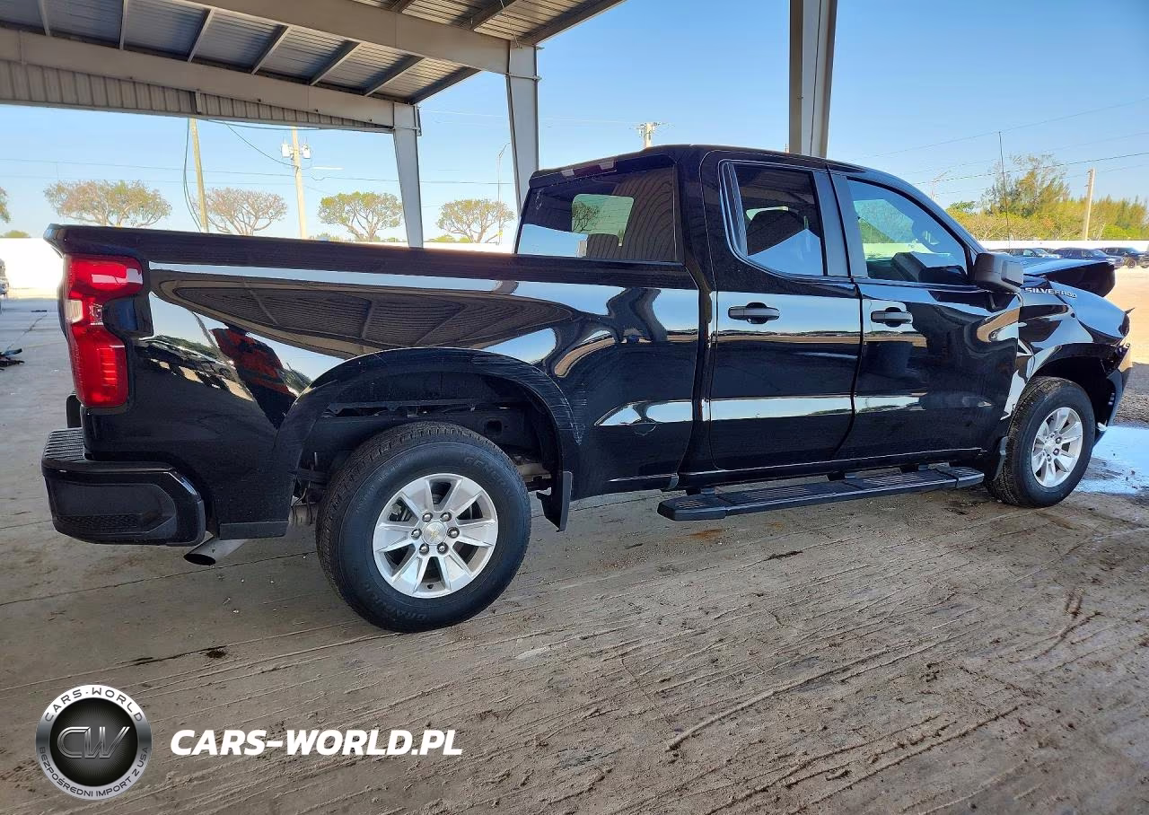 2024 Chevrolet Silverado C1500 Custom VIN:1GCRABEK5RZ397126 - 3