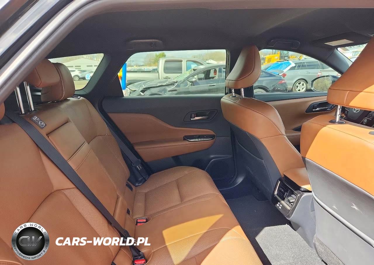2025 Toyota Crown Signia Xle VIN:JTDACAAJ0S3023059 - 11