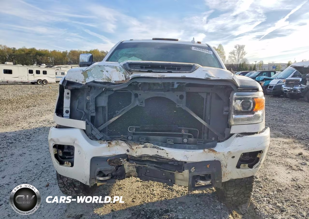 2018 GMC Sierra K2500 Denali VIN:1GT12UEY9JF207179 - 5