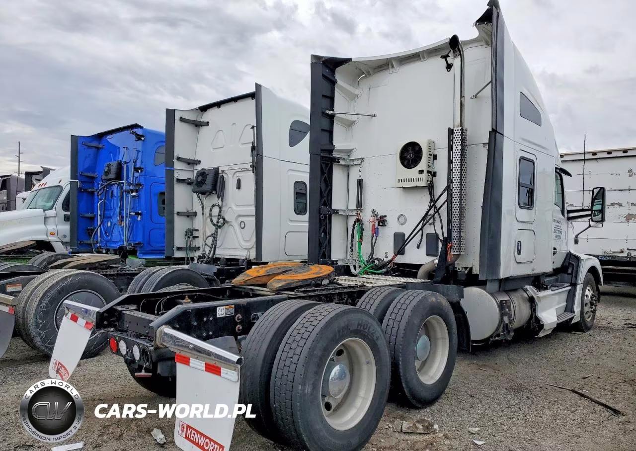 2023 Kenworth T680 Semi Truck VIN:1XKYDP9X1PJ225990 - 4