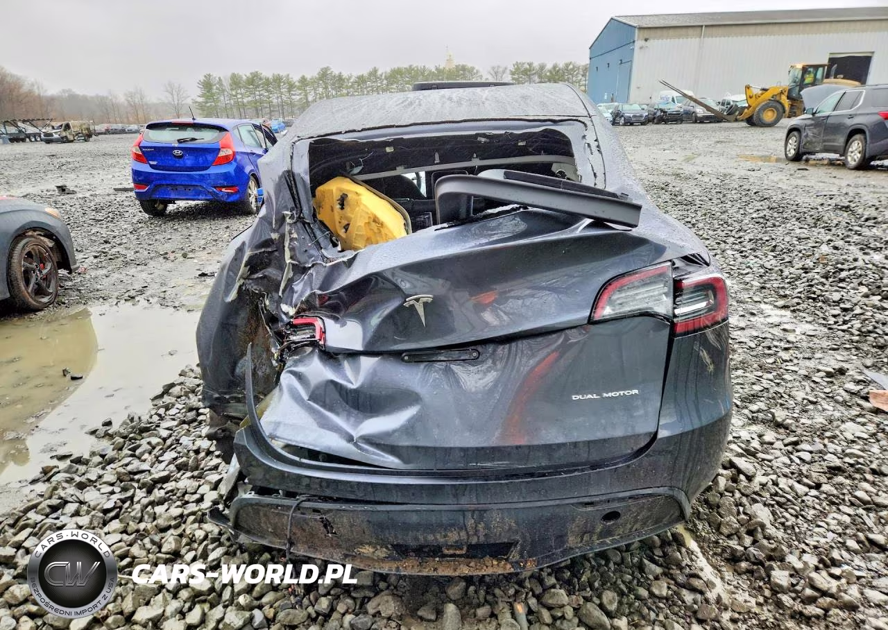 2020 Tesla Model Y VIN:5YJYGDEE3LF006844 - 6