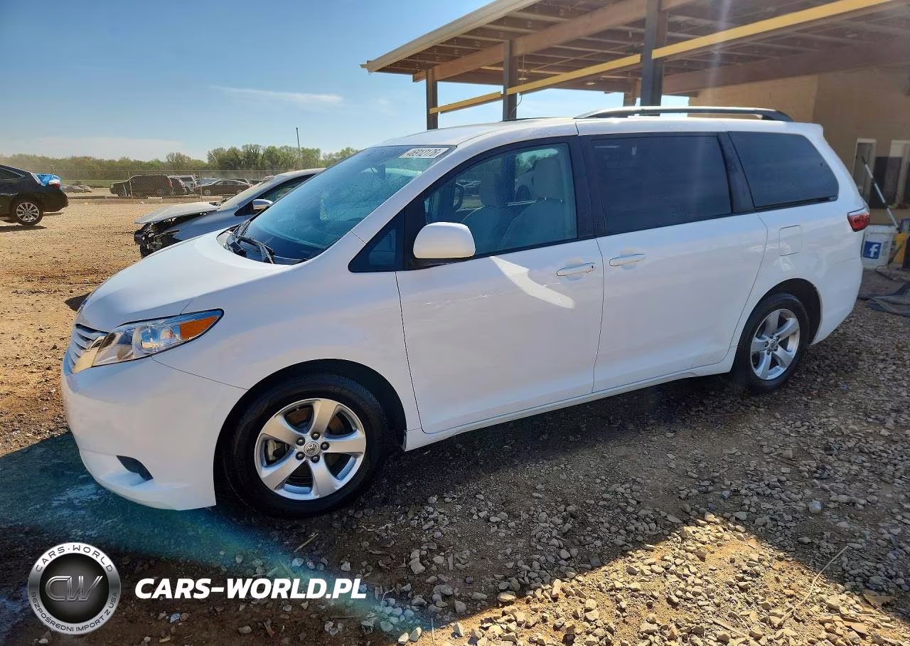 2017 Toyota Sienna Le 8-Passenger