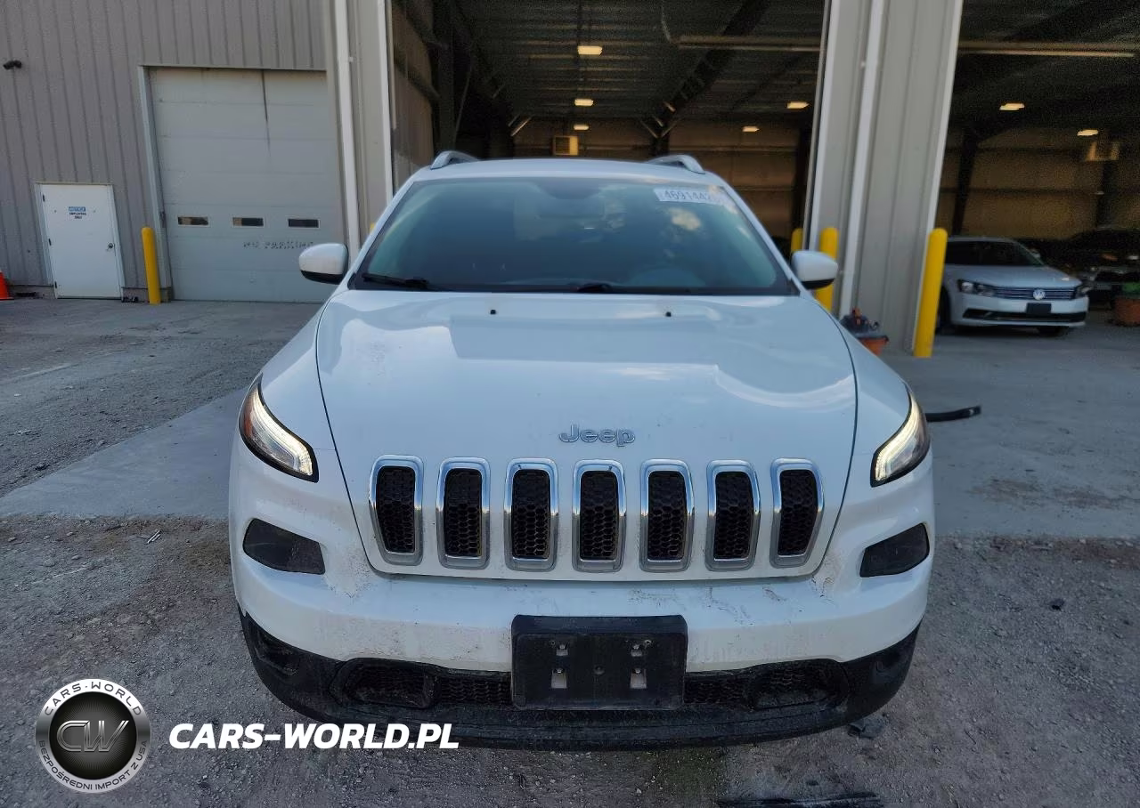 2015 Jeep Cherokee Latitude VIN:1C4PJLCBXFW694373 - 5