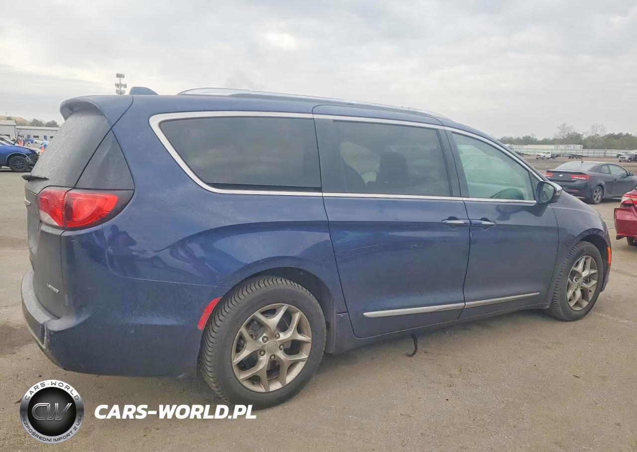 2018 Chrysler Pacifica Limited VIN:2C4RC1GG3JR334389 - 3