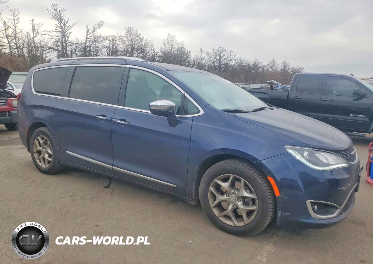 2018 Chrysler Pacifica Limited VIN:2C4RC1GG3JR334389 - 4