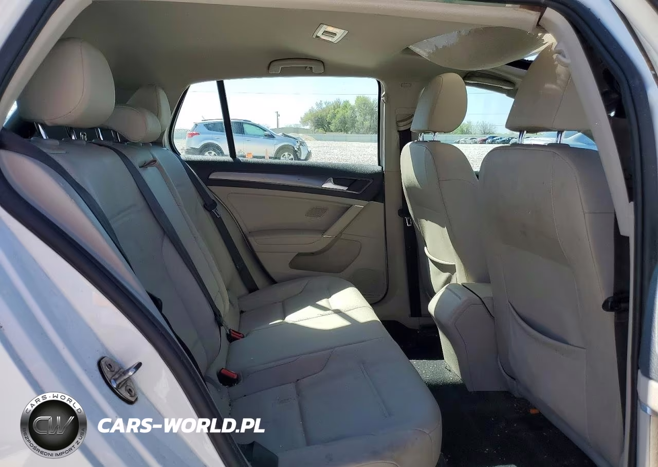 2018 Volkswagen Golf S VIN:3VWB17AU1JM262167 - 10