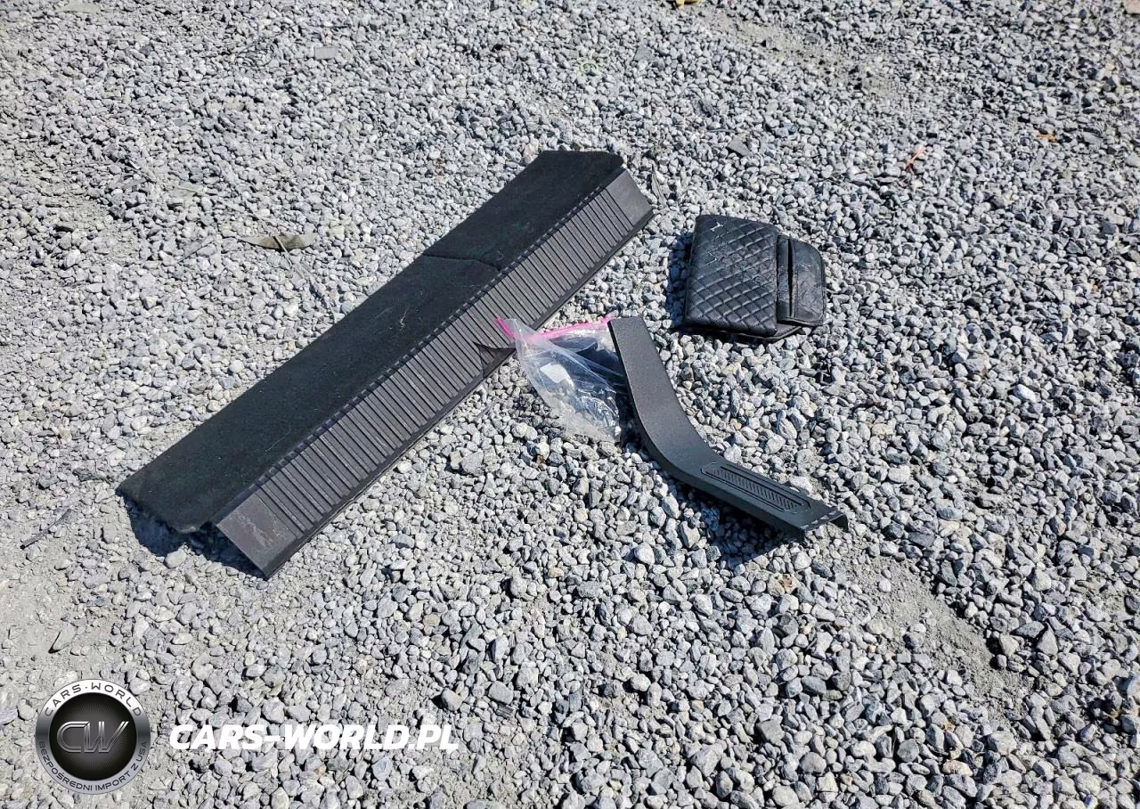 2023 Ford Bronco Base VIN:1FMEE5DPXPLB32313 - 13