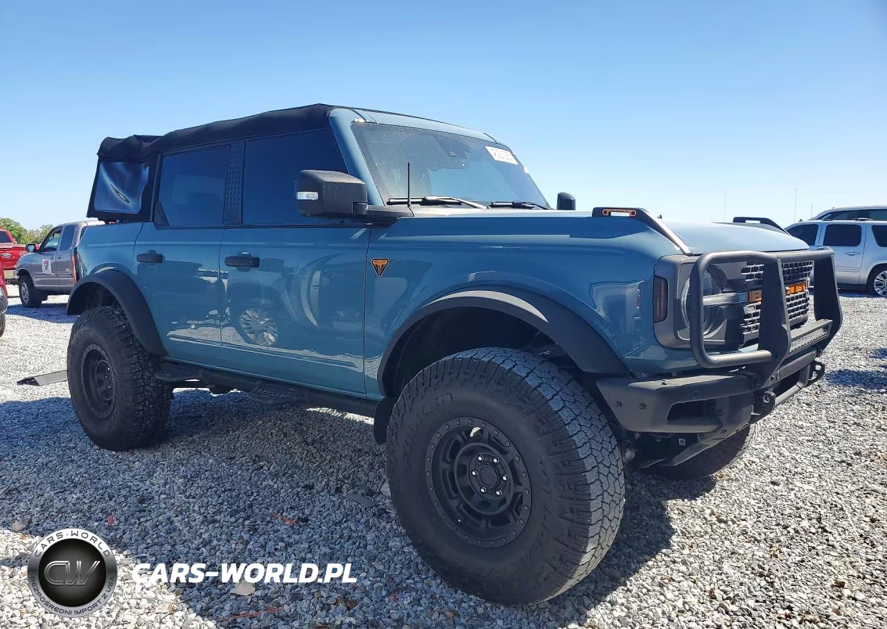 2023 Ford Bronco Base VIN:1FMEE5DPXPLB32313 - 4