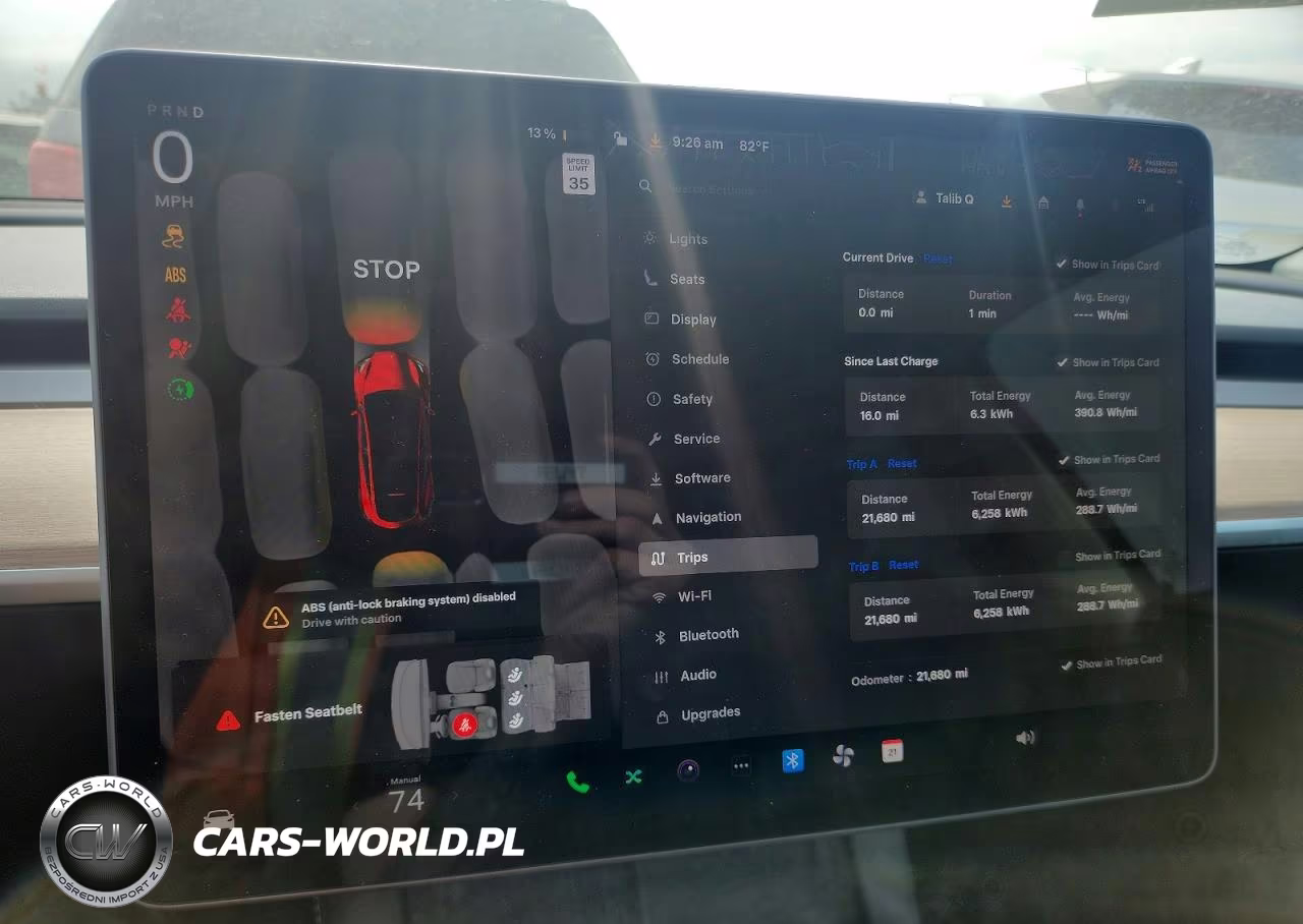 2023 Tesla Model Y VIN:7SAYGAEE6PF944229 - 9