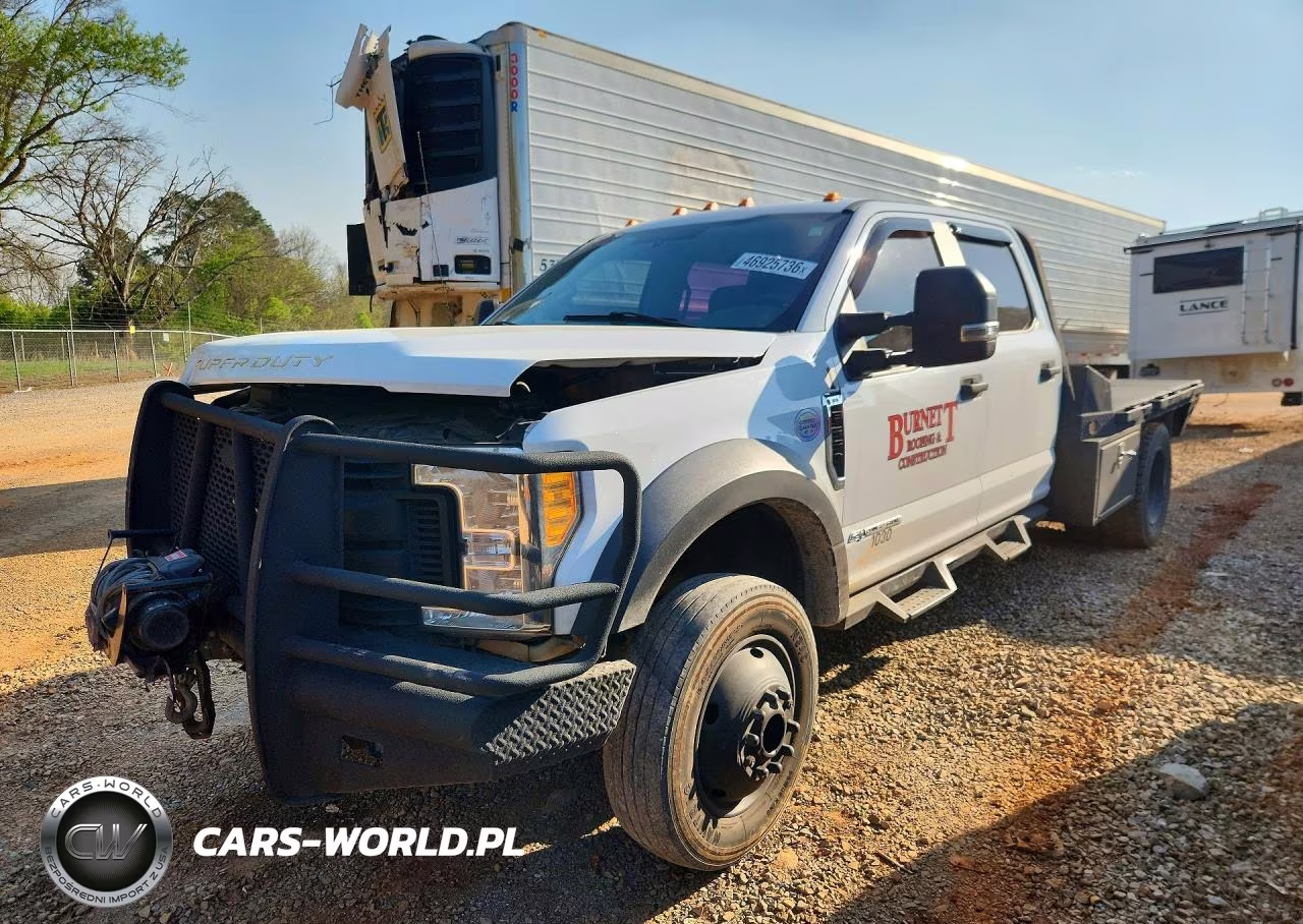 2017 Ford F550 Super Duty Flatbed Truck