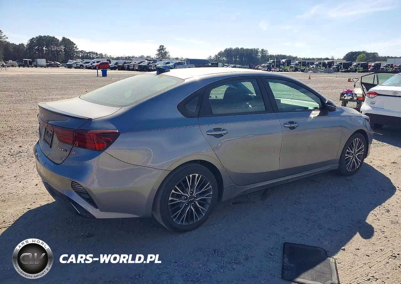 2023 Kia Forte Gt-Line VIN:3KPF54AD4PE542899 - 3