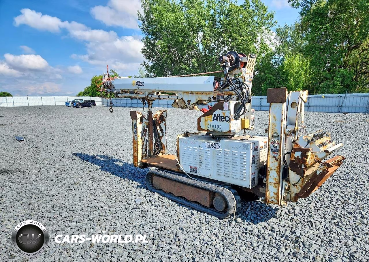 2011 Altec Db37 Mini Digger Derrick VIN:0112ET0322PARENT - 3