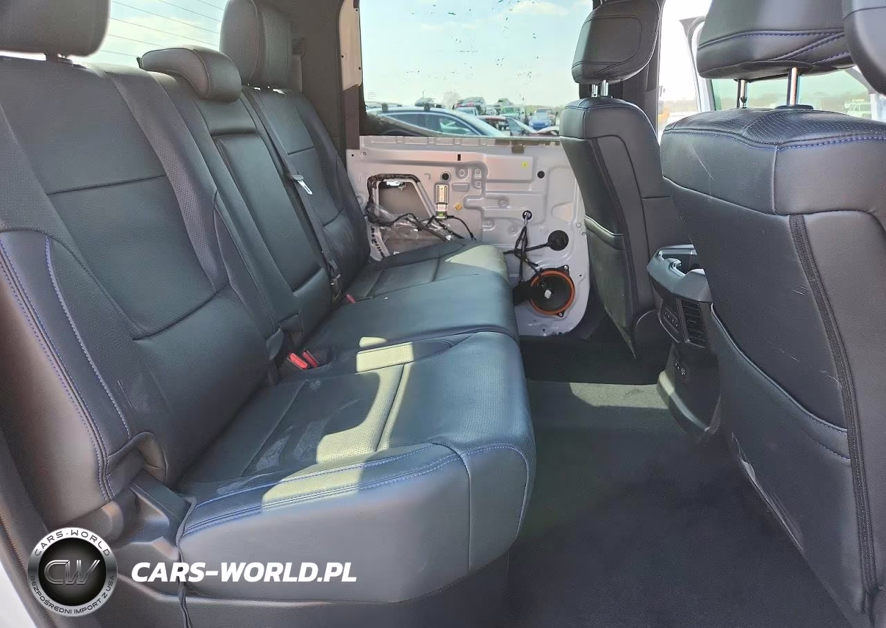 2025 Toyota Tundra Platinum VIN:5TFWA5DB3SX288073 - 10