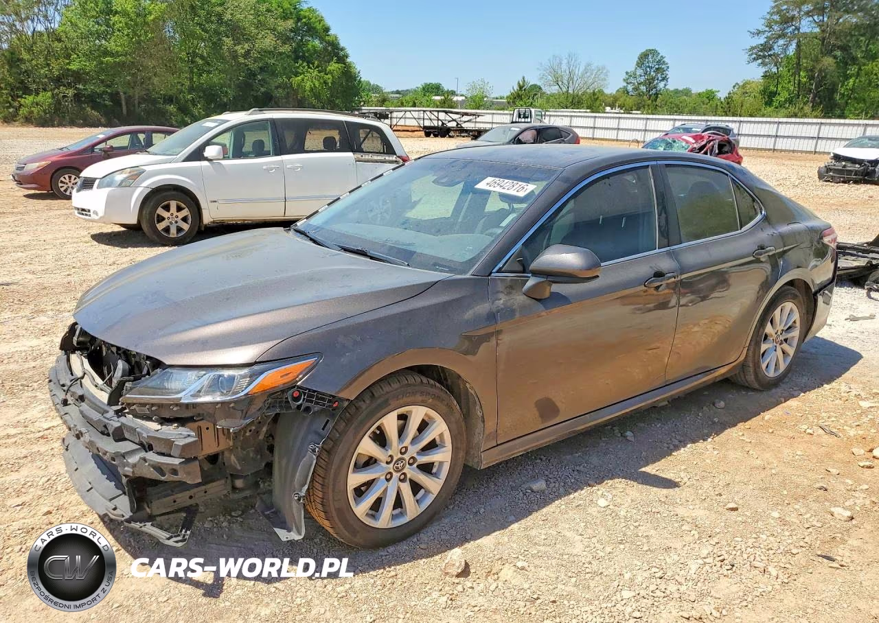 2018 Toyota Camry Le – zdjęcie 1 z 13