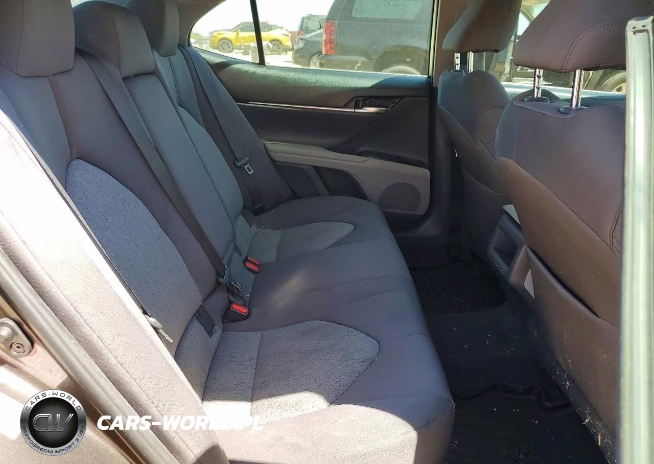 2018 Toyota Camry Le VIN:4T1B11HK5JU058323 - 10